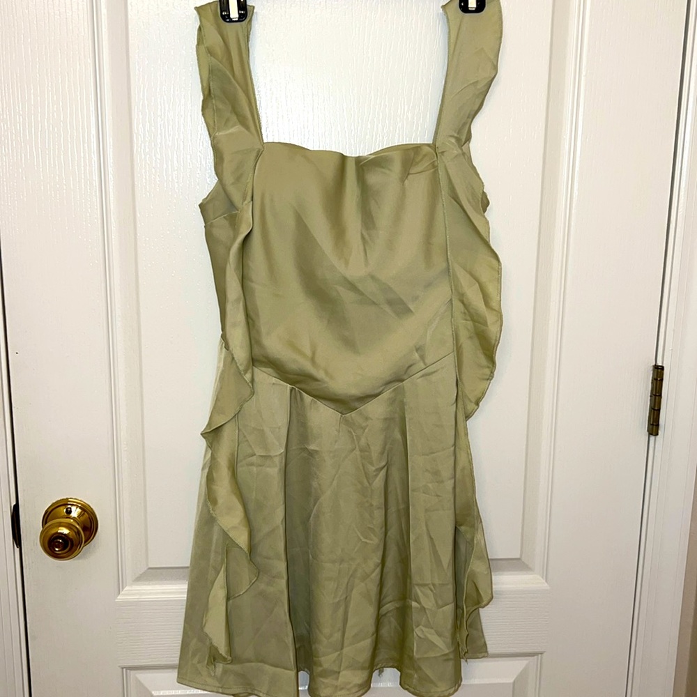 Flowy ruffle dress sz L